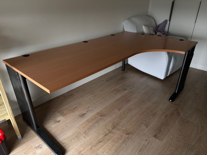 L-shaped office desk