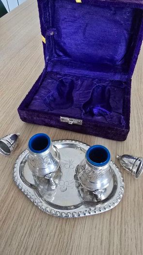 pepper shaker and salt shaker