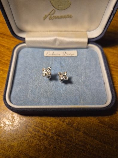 Small vintage earrings