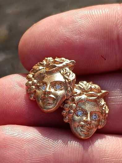 A Stunning pair of Mid Nineteenth Century Gilt Silver Cufflinks with Diamond Eyes