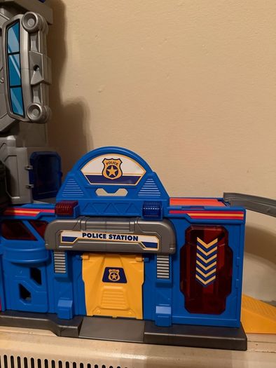 2-in-1 city action playset (police, fire)