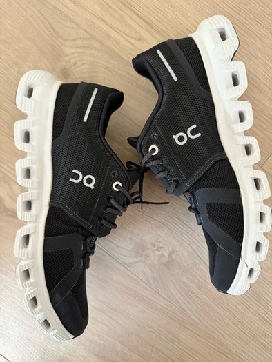 On Cloud 6 trainer (UK 5) - Brand New