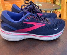 Brooks size 6