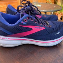 Brooks size 6