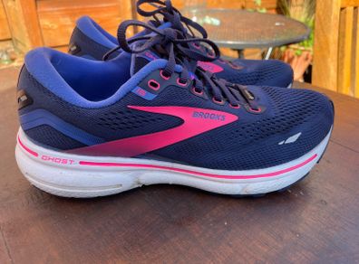 Brooks size 6