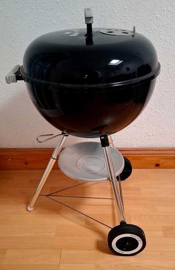Weber 47cm Compact Kettle Charcoal BBQ + extras
