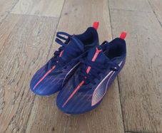 Kids football boots Puma size UK13