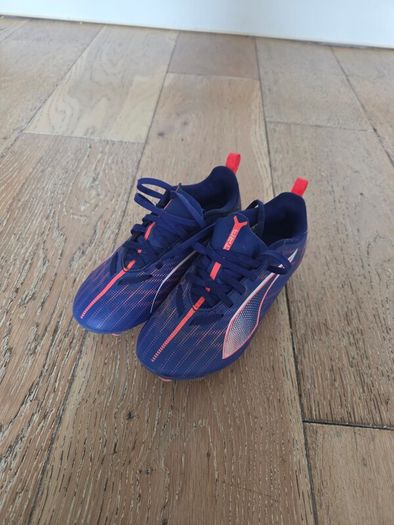 Kids football boots Puma size UK13