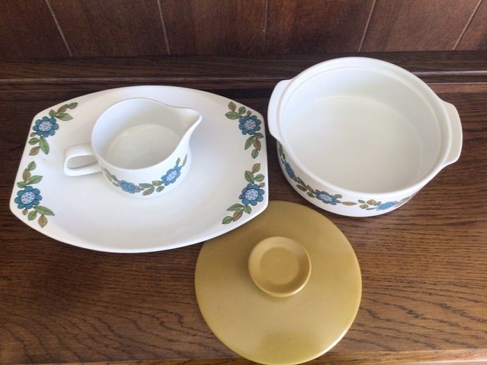 Retro Vintage J&G Meakin Studio pottery meatplate covered veg dish and gravy boat
