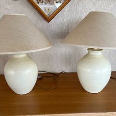 2 large cream table lamps
