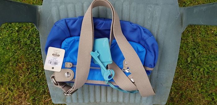 Brand New Fossil Gwen Top Zip Blue Ladies Shoulder Bag