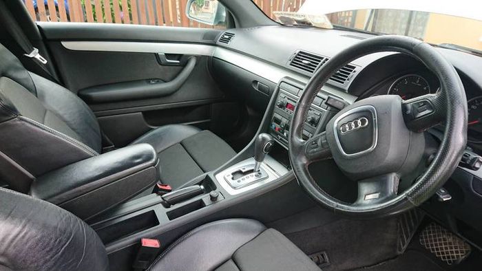 Audi a4 b7 2.0tdi BRE 140hp estate 7 speed automatic CVT factory b6 b7 s-line  black roof lining half leather seats thule towbar parts breaking healthy engine armrest glove box LY7G paint code
