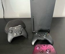 Xbox Series X + Elite series 2 controller + 2x regular controllers