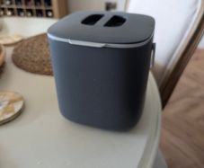 Counter top compost bin
