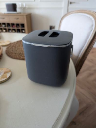 Counter top compost bin