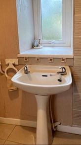 Sink unit and taps
