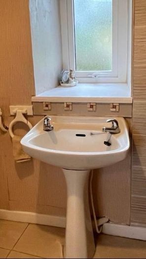 Sink unit and taps