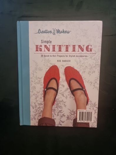 Creative Makeovers SIMPLE KNITTING - 30 Quick-to-Knit Projects for Stylish  Accessories