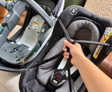 Maxi-Cosi Coral Infant Car Seat + ISOFIX Base + Raincover