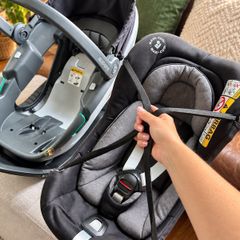 Maxi-Cosi Coral Infant Car Seat + ISOFIX Base + Raincover