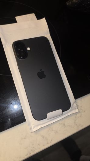 iPhone 16 Plus, 128GB. Black