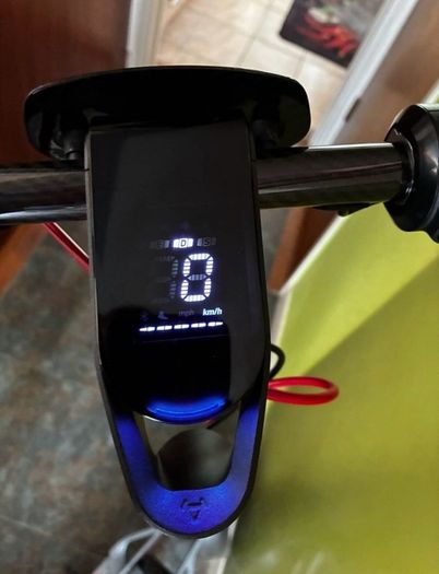 NEW e-scooter LIGHTWEIGHT 12kg!!! NIU KQiAir 25km/h FOLDABLE 50km range FAST CHARGING wide deck, handlebars and tires