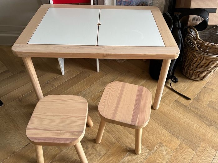 childrens table and chairs