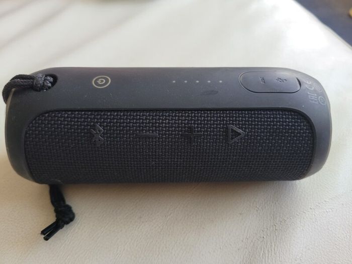 JBL Flip 3 Bluetooth Speaker