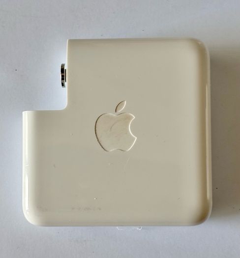 Apple 67 watt power adapter