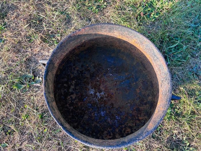 Heavy metal skillet pot