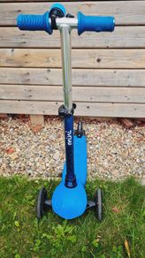 childs scooter,