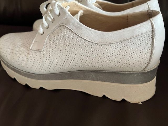 Ladies PITILLOS Winter white / cream wedged SOFT LEATHER Shoes boots Size 39 Uk 6. High Quality.  In really super condition