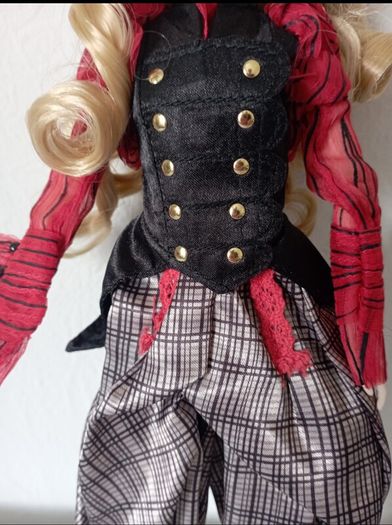 Through the looking glass Alice doll