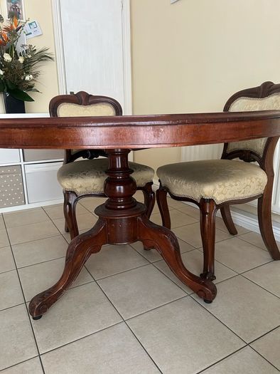 Victorian mahogany pedestal round dining set