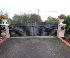 Metal framed 2 leaf gate with timbers