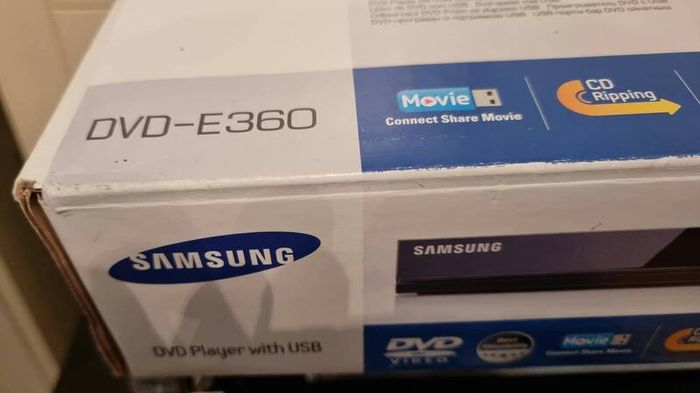 Samsung DVD Player E360 USB Playback With Remote and cables / Tested And Working