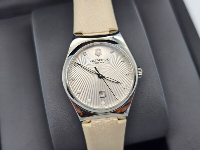 Swiss Made Victorinox Quartz Swiss Watch Lady's