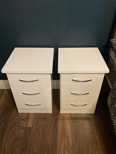 White Gloss Bedside Lockers x 2