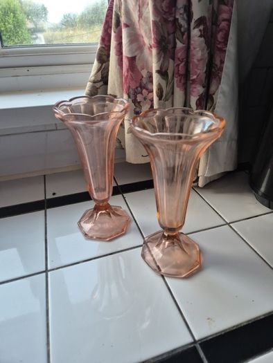 Pair of Art Deco Vintage 1930s Tulip vases