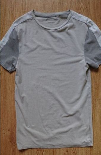 River Island t-shirt   Size S