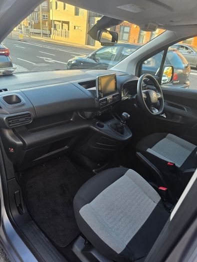 232 Citron berlingo 7 seater wheelchair for rent