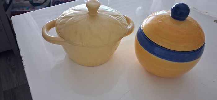 2 little pots never used
