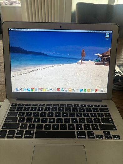 Apple MacBook Air 13 2014 with 110 Battery cycle!
