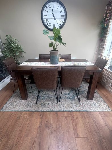 Table & chairs