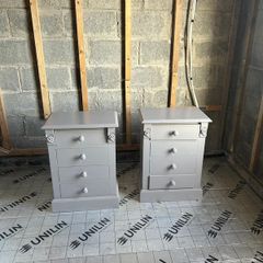Grey lockers