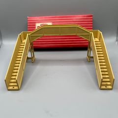 Hornby Dublo 5010 OO/HO Gauge Railway Footbridge Yellow Color Metal Bridge Boxed