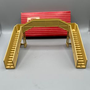 Hornby Dublo 5010 OO/HO Gauge Railway Footbridge Yellow Color Metal Bridge Boxed