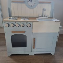 Toy kitchen