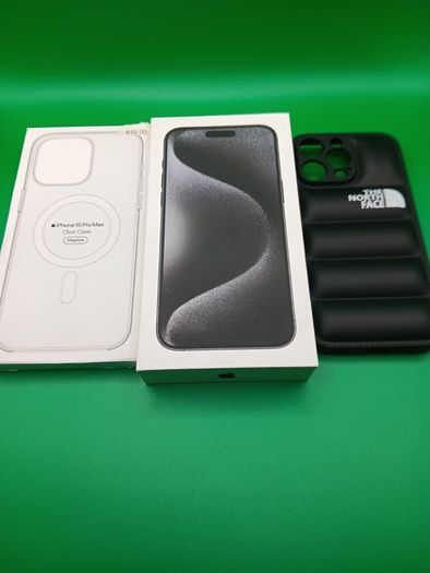 iPhone 15 Pro Max 512 GB with 4 cases excellent condition