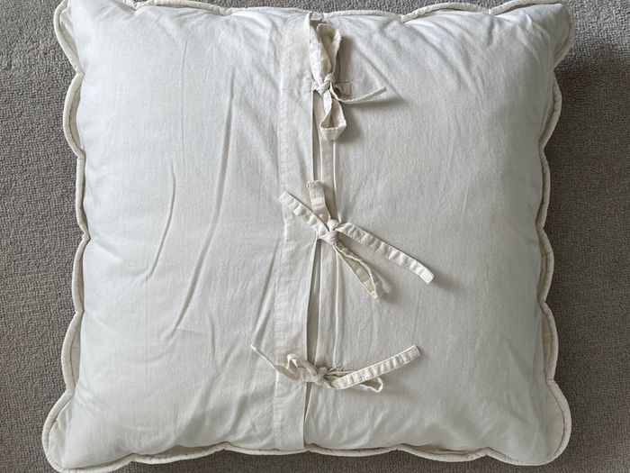 4 Cream Cushions